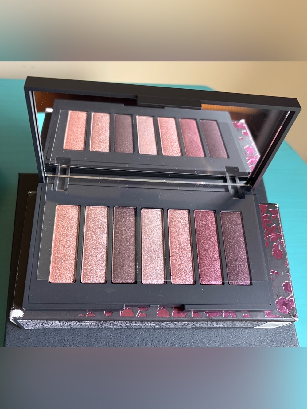Rose & Plum 8-Shade Eyeshadow Palette - Shimmery Pink Tones